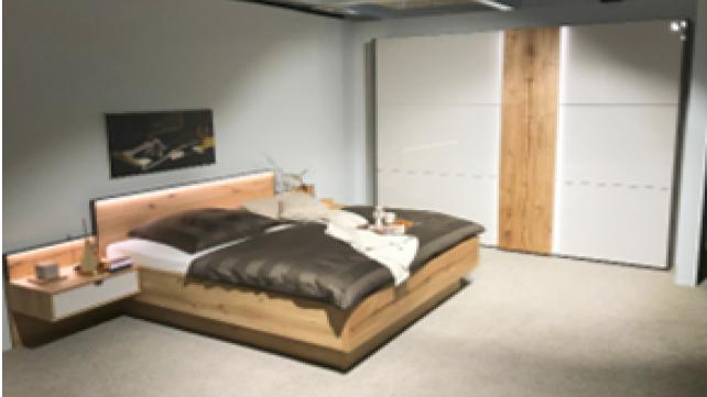 Schwebetürenschrank